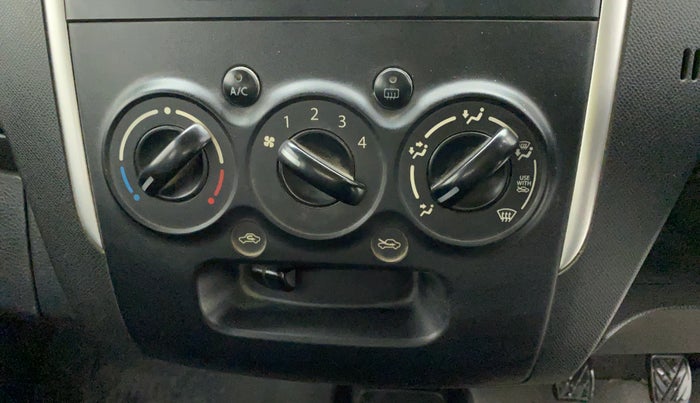 2013 Maruti Wagon R Stingray VXI, CNG, Manual, 1,16,914 km, AC Unit - Directional switch has minor damage