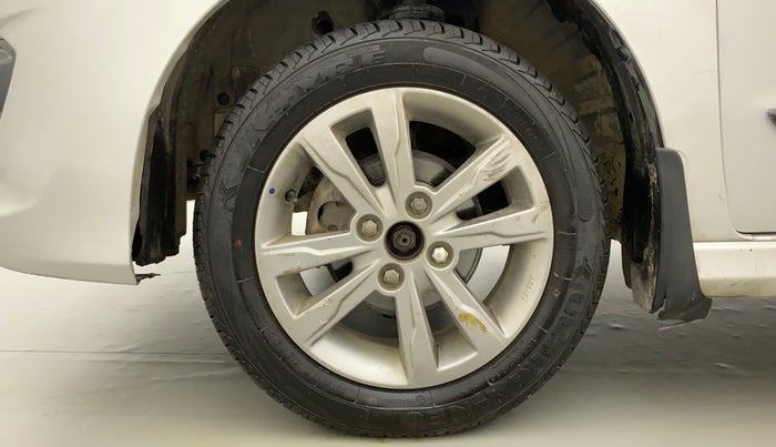 2013 Maruti Wagon R Stingray VXI, CNG, Manual, 1,16,914 km, Left Front Wheel