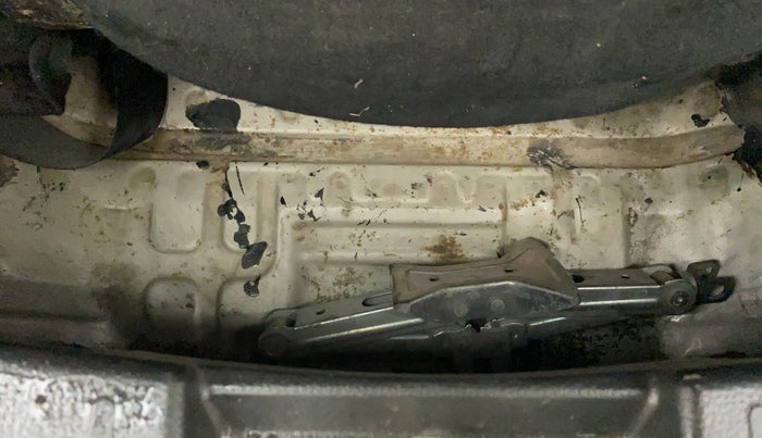 2013 Maruti Wagon R Stingray VXI, CNG, Manual, 1,16,914 km, Boot floor - Slight discoloration