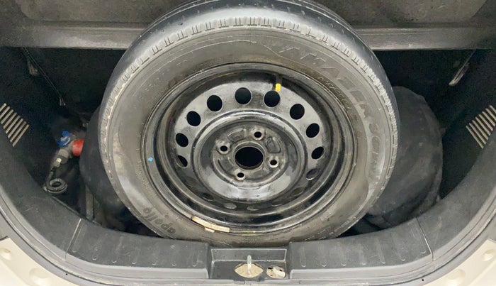 2013 Maruti Wagon R Stingray VXI, CNG, Manual, 1,16,914 km, Dicky (Boot door) - Tool missing