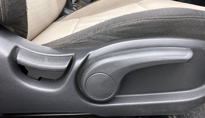 2017 Hyundai Elite i20 ASTA 1.2, Petrol, Manual, 61,766 km, Driver Side Adjustment Panel