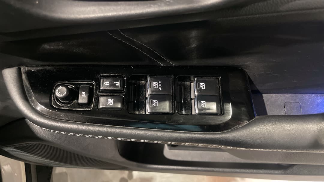 2019 Subaru Outback 2.5i Premium AWD, Automatic, 116915 km, Drivers Side Door Panel Controls
