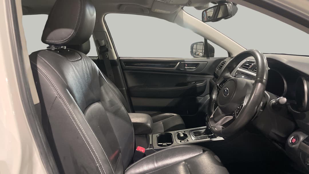 2019 Subaru Outback 2.5i Premium AWD, Automatic, 116915 km, Right Side Front Door Cabin View
