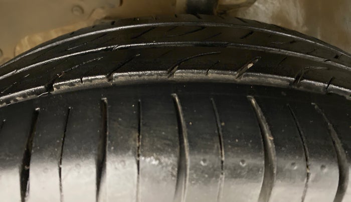 2018 Mahindra KUV 100 NXT K2+6 STR, Petrol, Manual, 68,978 km, Left Front Tyre Tread