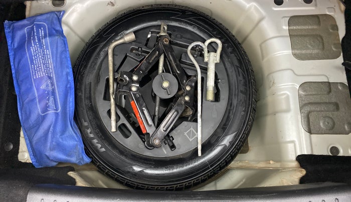 2018 Mahindra KUV 100 NXT K2+6 STR, Petrol, Manual, 68,978 km, Spare Tyre