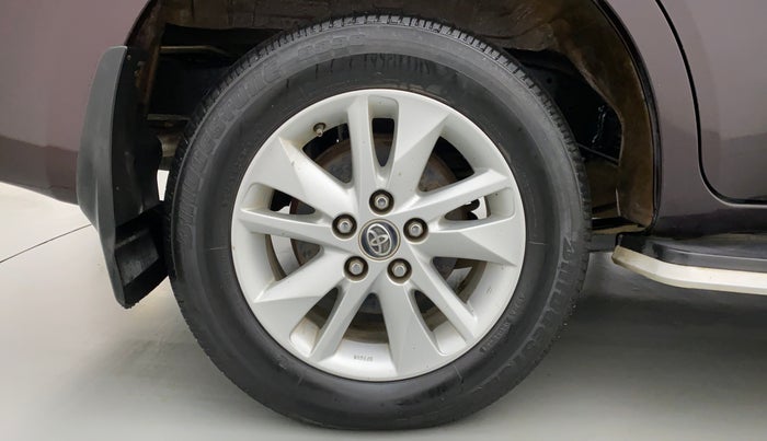 2017 Toyota Innova Crysta 2.4 VX 8 STR, Diesel, Manual, 94,714 km, Right Rear Wheel