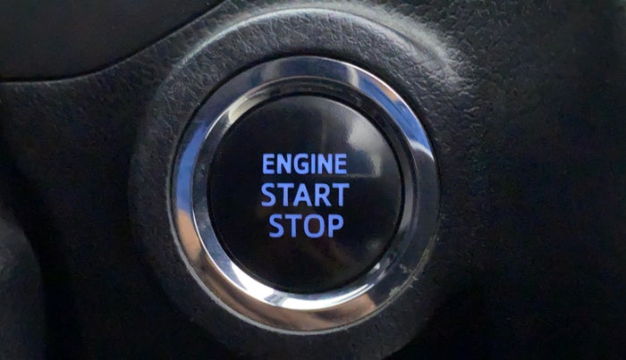 2017 Toyota Innova Crysta 2.4 VX 8 STR, Diesel, Manual, 94,714 km, Keyless Start/ Stop Button