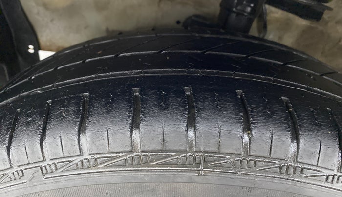 2012 Maruti Ritz VDI, Diesel, Manual, 68,851 km, Left Front Tyre Tread