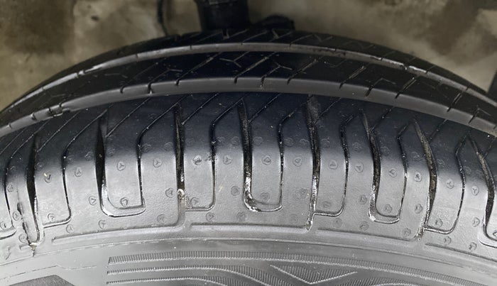 2012 Maruti Ritz VDI, Diesel, Manual, 68,851 km, Right Front Tyre Tread