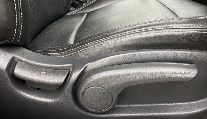 2017 Hyundai Elite i20 ASTA 1.2 (O), Petrol, Manual, 59,703 km, Driver Side Adjustment Panel