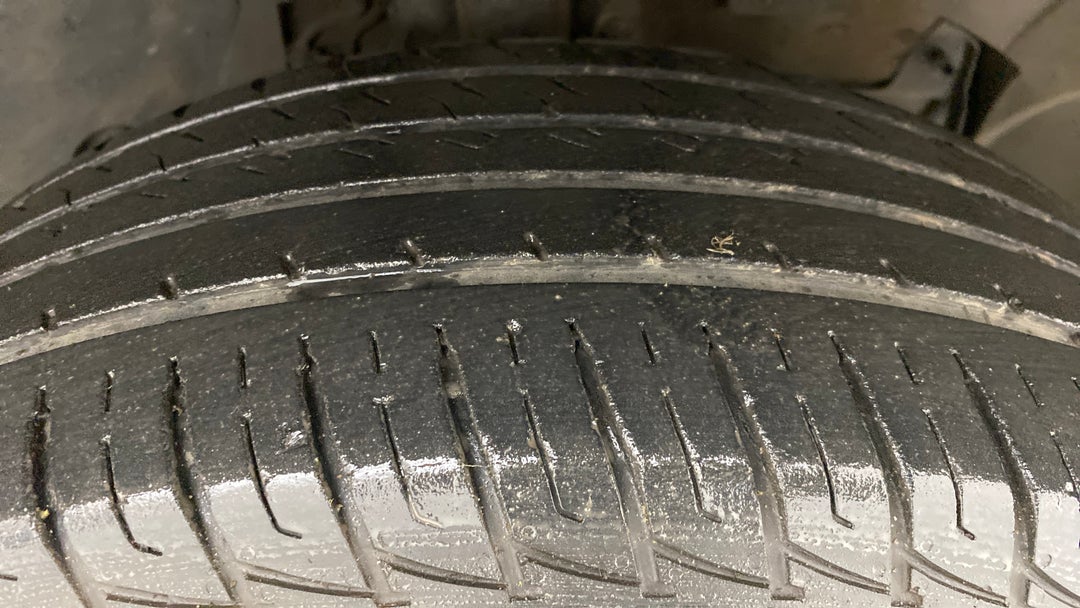 Right Front Tyre Tread
