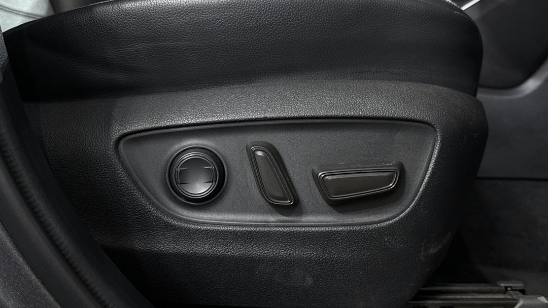 2022 Toyota Kluger Gxl Hybrid AWD, Automatic, 34771 km, Drivers Side Adjustment Panel