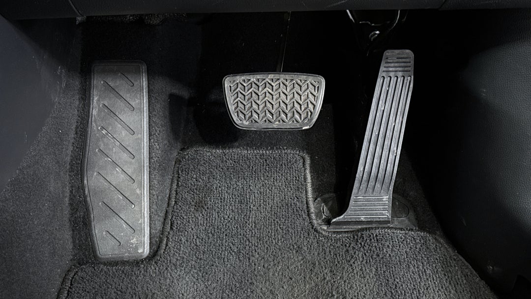 2022 Toyota Kluger Gxl Hybrid AWD, Automatic, 34771 km, Pedals and Footmat