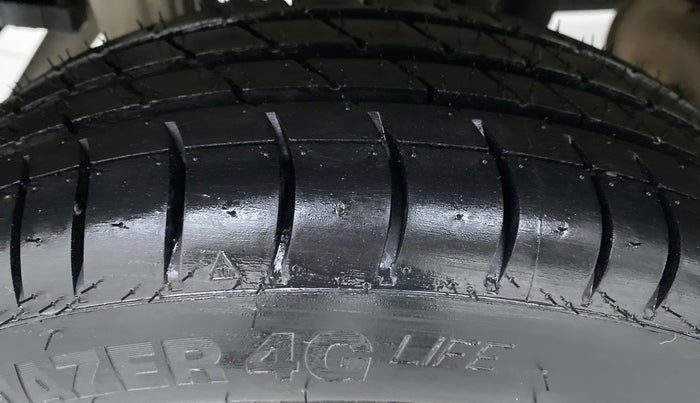 2015 Maruti Alto K10 VXI P, Petrol, Manual, 45,711 km, Right Rear Tyre Tread