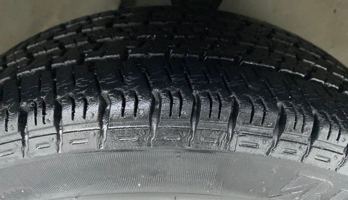 2015 Maruti Alto K10 VXI P, Petrol, Manual, 45,711 km, Right Front Tyre Tread