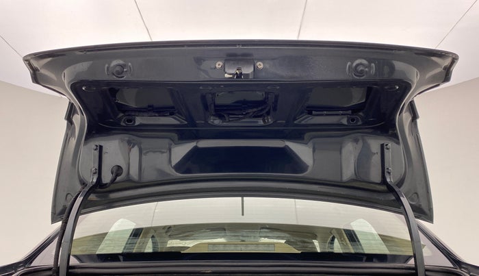 2018 Volkswagen Ameo HIGHLINE PLUS 1.0, Petrol, Manual, 19,485 km, Boot Door Open