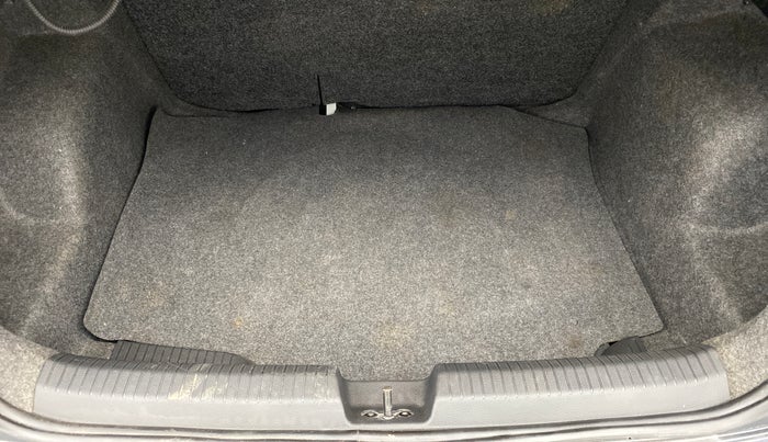 2018 Volkswagen Ameo HIGHLINE PLUS 1.0, Petrol, Manual, 19,485 km, Boot Inside