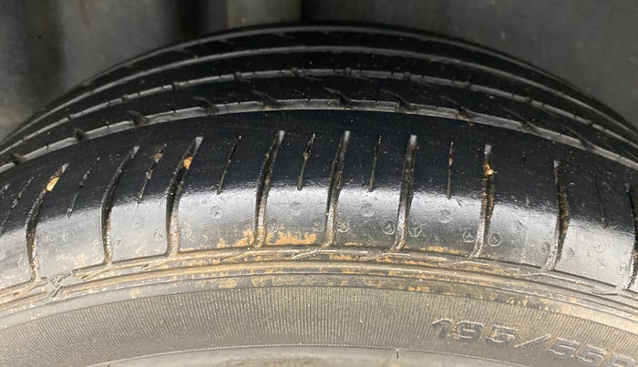 2018 Volkswagen Ameo HIGHLINE PLUS 1.0, Petrol, Manual, 19,485 km, Right Rear Tyre Tread
