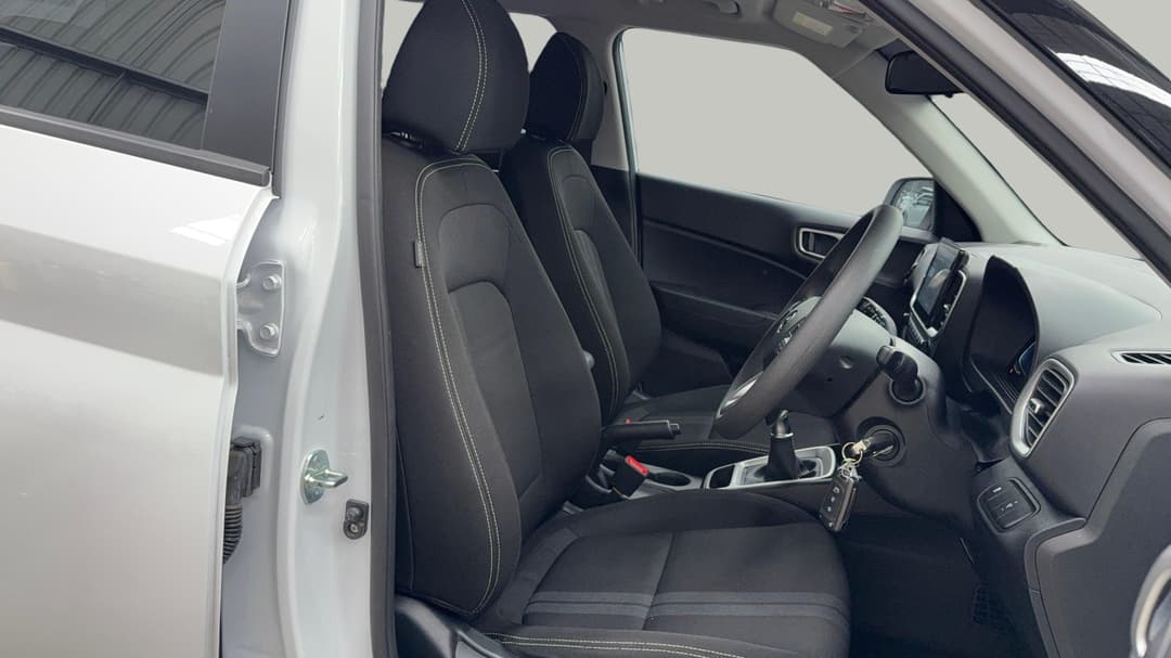 2025 Hyundai Venue Venue, Manual, 60732 km, Right Side Front Door Cabin View