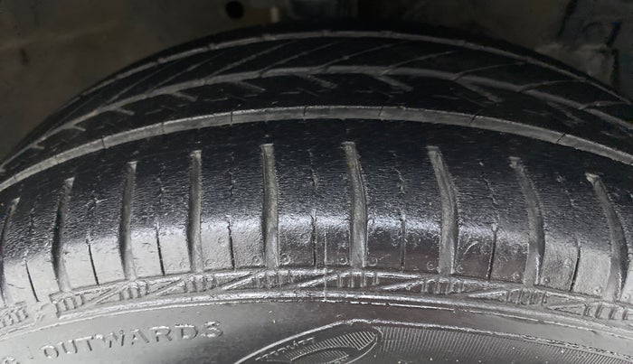 2015 Maruti Swift ZDI, Diesel, Manual, 46,383 km, Right Front Tyre Tread