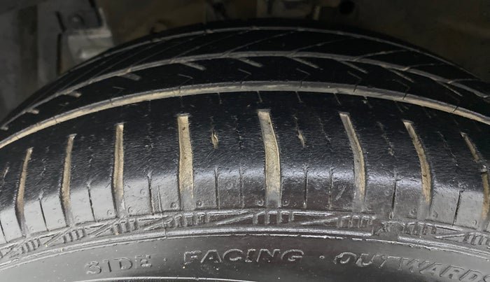 2015 Maruti Swift ZDI, Diesel, Manual, 46,383 km, Left Front Tyre Tread
