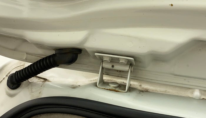 2011 Maruti Swift VXI, Petrol, Manual, 28,803 km, Dicky (Boot door) - Slightly rusted