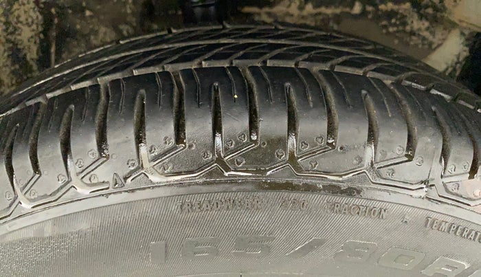 2011 Maruti Swift VXI, Petrol, Manual, 28,803 km, Right Front Tyre Tread