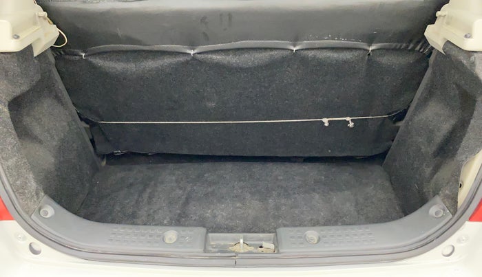 2011 Maruti Swift VXI, Petrol, Manual, 28,803 km, Dicky (Boot door) - Parcel tray missing