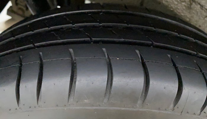 2015 Maruti Wagon R 1.0 VXI, Petrol, Manual, 44,225 km, Right Front Tyre Tread