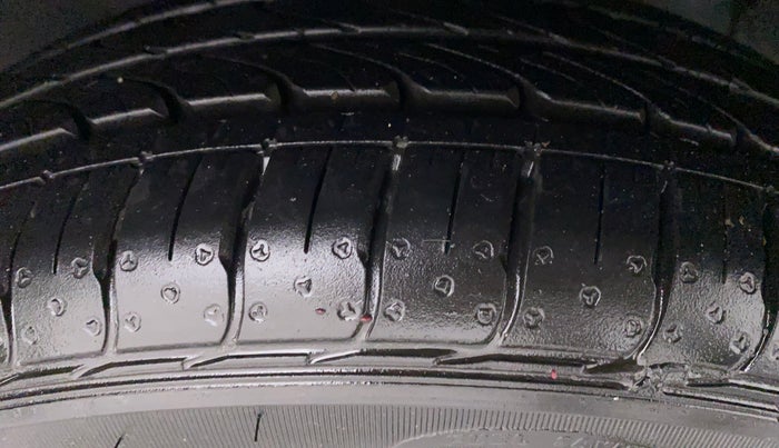 2014 Hyundai Grand i10 SPORTZ 1.2 KAPPA VTVT, CNG, Manual, 51,271 km, Right Front Tyre Tread
