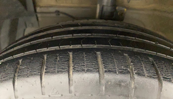 2017 Maruti Ciaz ALPHA 1.4 VVT, Petrol, Manual, 36,537 km, Left Front Tyre Tread