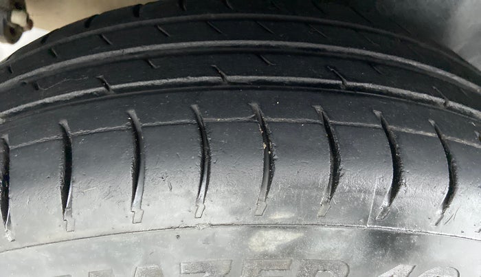 2014 Maruti Swift VDI ABS, Diesel, Manual, 1,03,071 km, Right Rear Tyre Tread