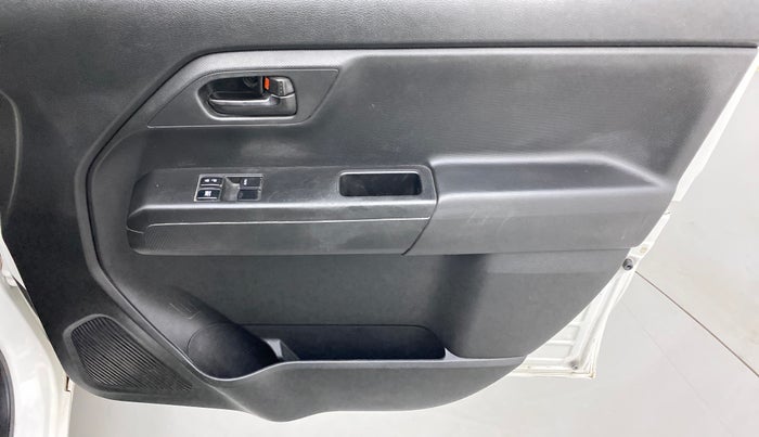 2021 Maruti New Wagon-R LXI 1.0, Petrol, Manual, 42,753 km, Driver Side Door Panels Control