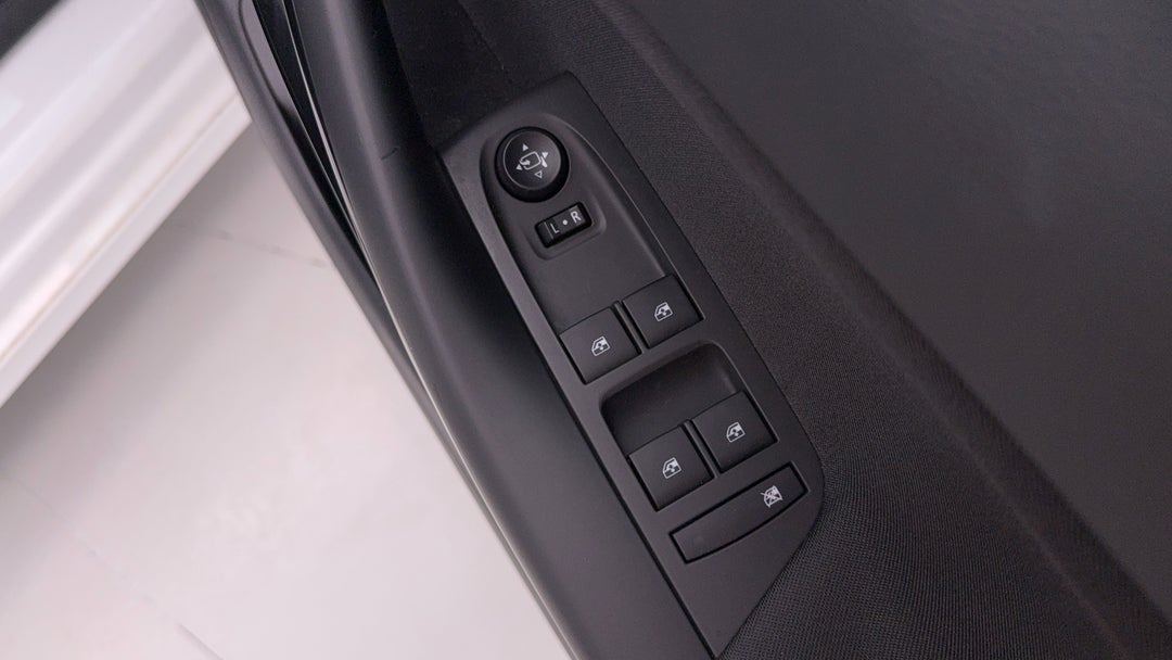 2017 Holden Astra Rs, Automatic, 57564 km, Drivers Side Door Panel Controls