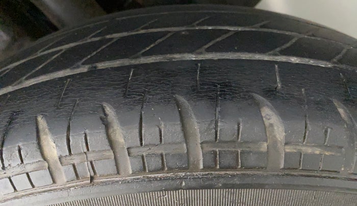 2017 Maruti Dzire VDI, Diesel, Manual, 78,306 km, Left Rear Tyre Tread