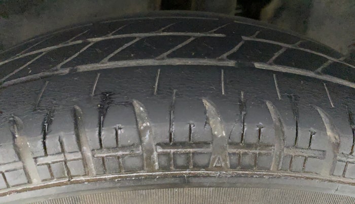 2017 Maruti Dzire VDI, Diesel, Manual, 78,306 km, Right Front Tyre Tread