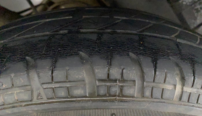 2017 Maruti Dzire VDI, Diesel, Manual, 78,306 km, Left Front Tyre Tread