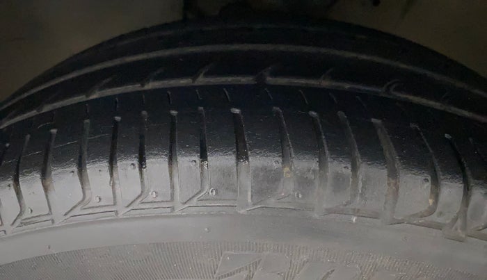 2017 Maruti IGNIS ZETA 1.2 AMT, Petrol, Automatic, 1,13,744 km, Left Front Tyre Tread