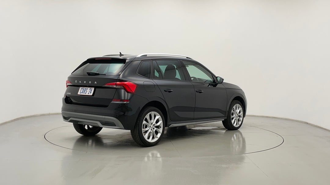 Right Back Diagonal (45- Degree) View