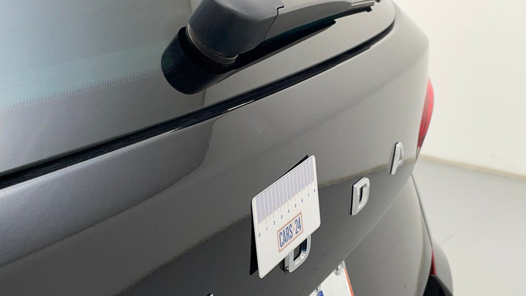 Boot / Tailgate Tailgate Dent