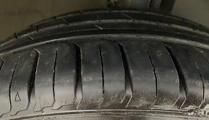 2018 Maruti Swift ZXI PLUS, Petrol, Manual, 86,302 km, Right Front Tyre Tread