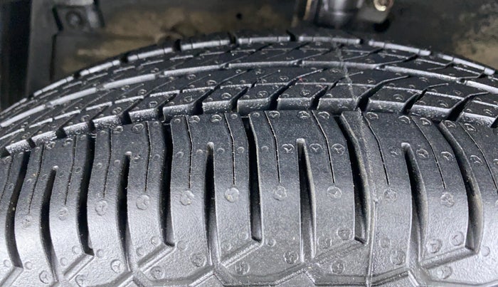 2015 Maruti Swift LDI BS IV, Diesel, Manual, 46,867 km, Left Front Tyre Tread