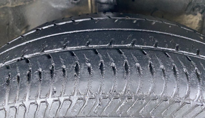 2015 Maruti Swift LDI BS IV, Diesel, Manual, 46,867 km, Right Front Tyre Tread