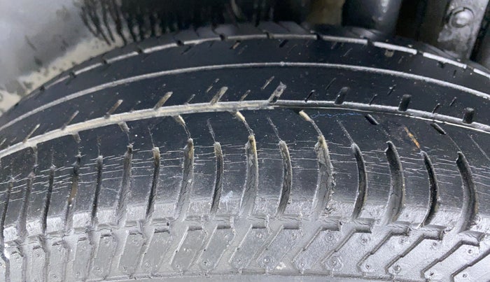 2015 Maruti Swift LDI BS IV, Diesel, Manual, 46,867 km, Left Rear Tyre Tread
