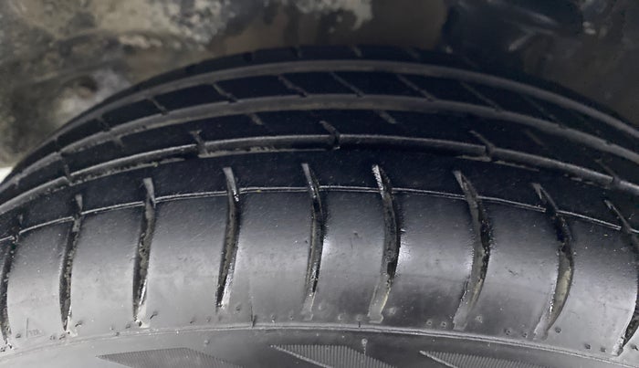 2016 Maruti Alto K10 VXI, Petrol, Manual, 97,954 km, Left Front Tyre Tread