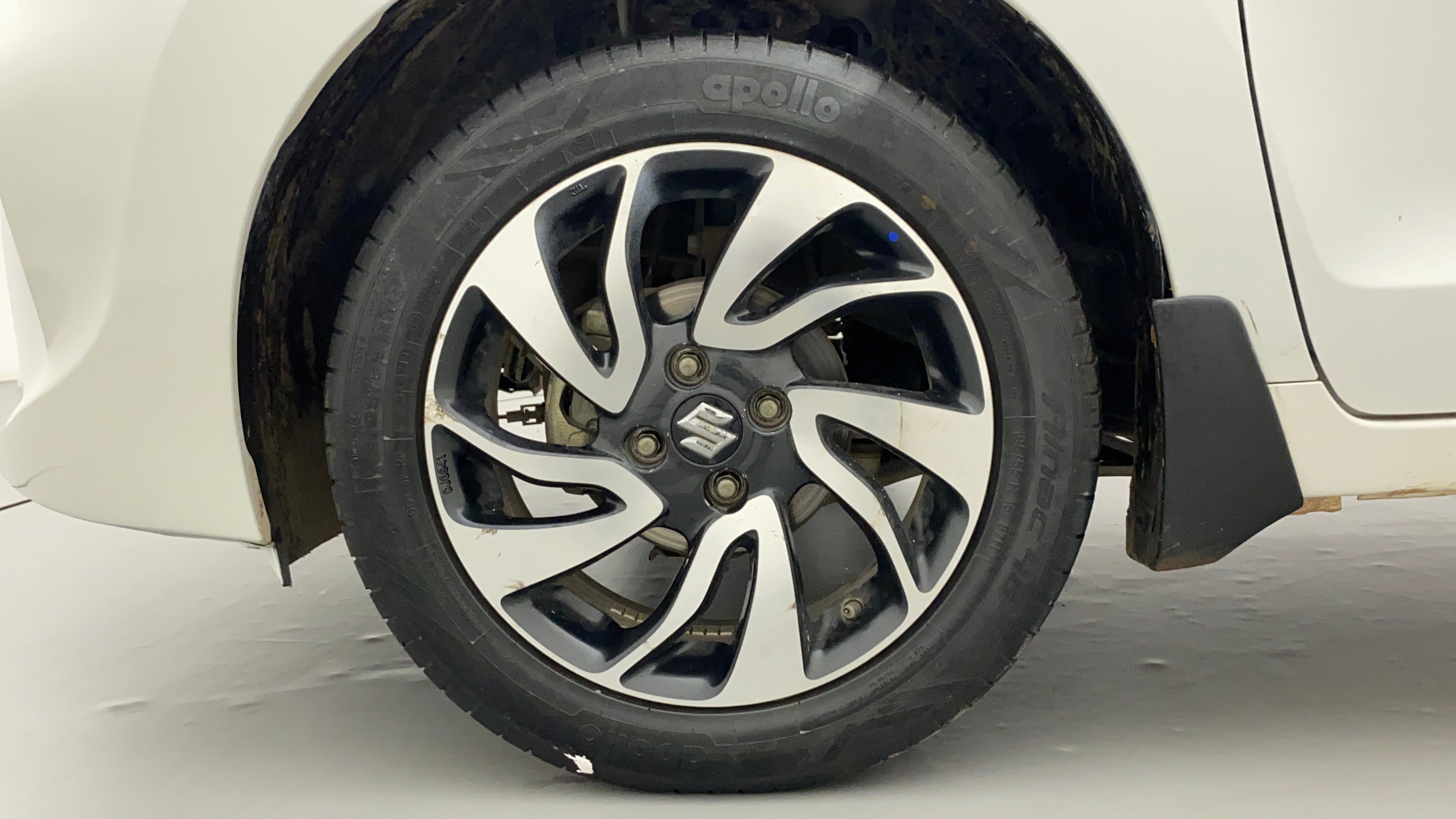 Baleno zeta deals alloy wheels