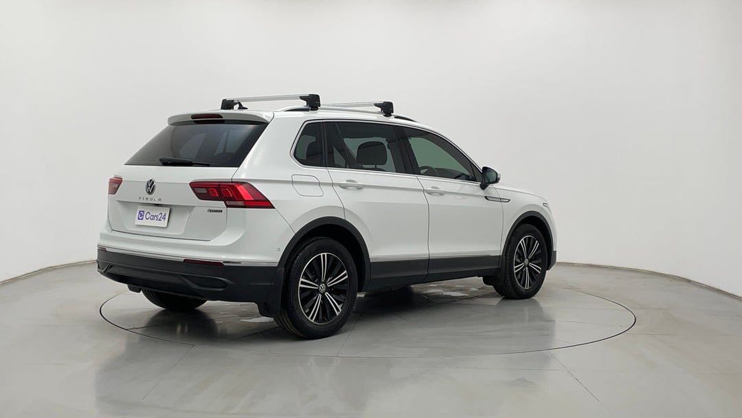 Right Back Diagonal (45- Degree) View