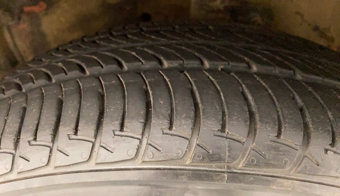 2014 Maruti Celerio VXI AMT, Petrol, Automatic, 42,564 km, Left Front Tyre Tread