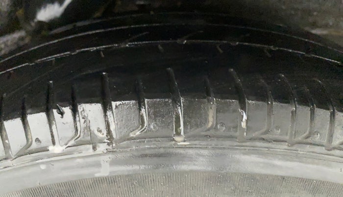 2016 Hyundai i10 MAGNA 1.1 IRDE2, Petrol, Manual, 40,966 km, Left Rear Tyre Tread