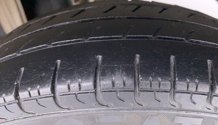 2018 Maruti Alto 800 LXI, Petrol, Manual, 32,573 km, Left Rear Tyre Tread